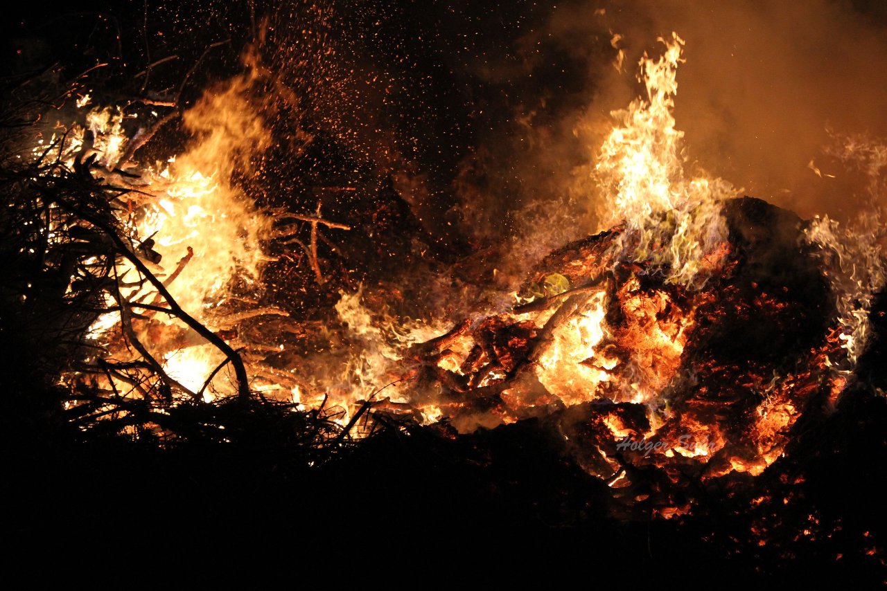 Bild 80 - Osterfeuer 2012